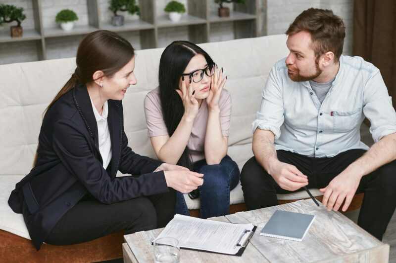 Smart casual öltözködés érthetően: férfi és női alapdarabok, alkalmak és tippek